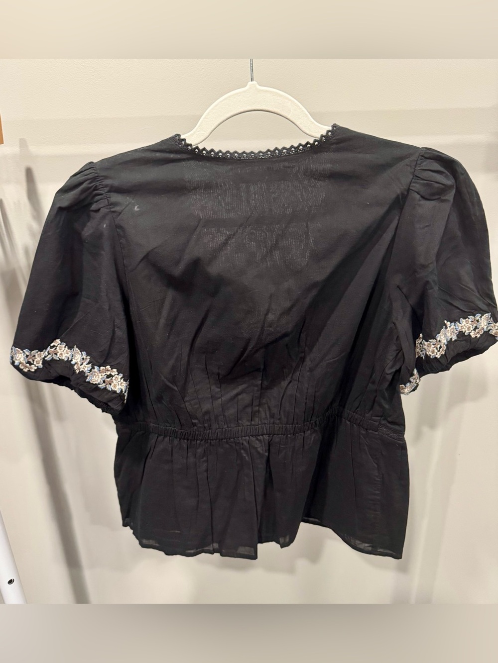 Abercrombie & Fitch Black V-Neck Puff Sleeve Embroidered Button Front Top - Picture 6 of 6